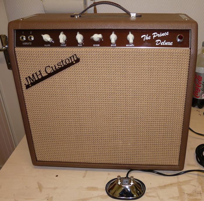 The deluxe Vintage guitar & amp